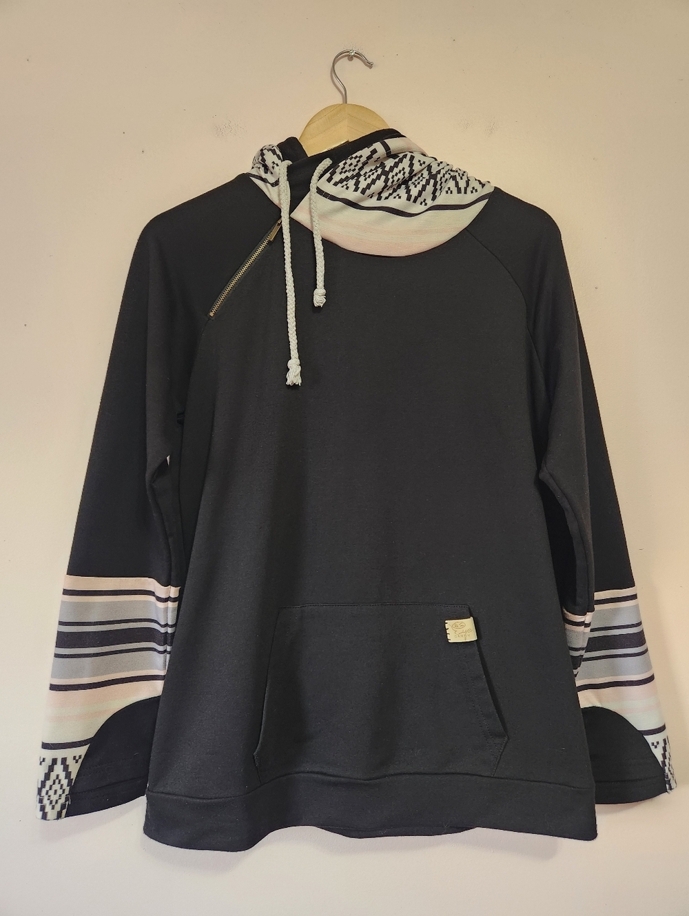 ​Eye Candy Cowl Neck Asymmetrical Zip Hoodie Tribal Print Cuffs/Hood Size L EUC